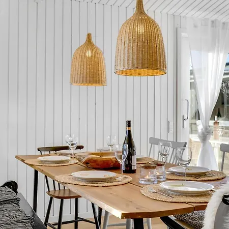 A Stunning In With 3 Bedrooms And Wifi *